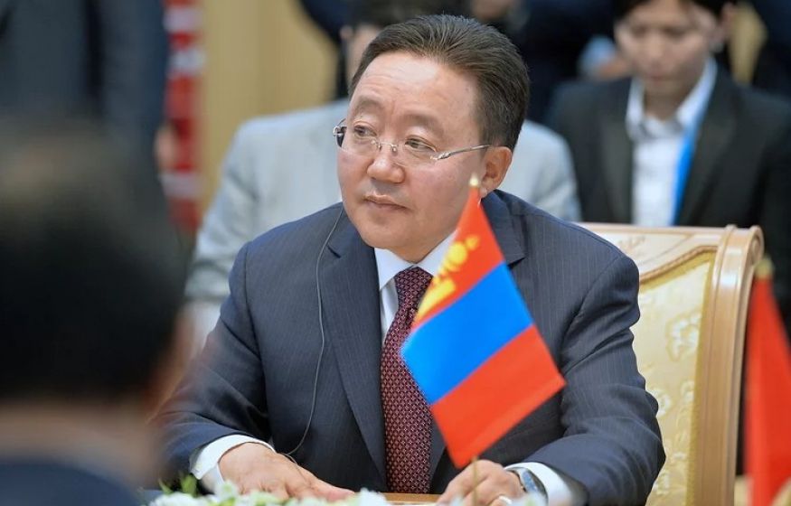 Бывший президент Монголии подтрунивает над Путиным