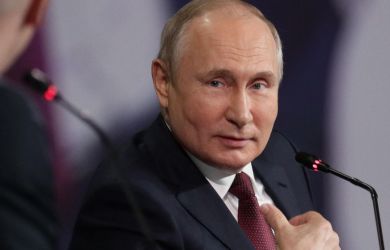 Путин признался, что ему шептали награждаемые на ухо