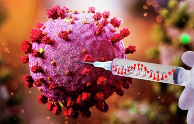 «Редкий и опасный побочный эффект»: Вакцину от COVID-19 отзывают по всей планете