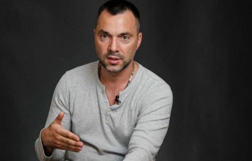 Шокирующий прогноз: Украина разделится на три части. Подробности от Арестовича* 