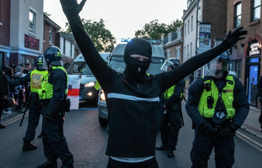 «Почему мы принимаем только людей из д*рьмовых стран, а не из Норвегии, Швеции, Дании?»: вопрос по миграции «Почему мы принимаем только людей из д*рьмовых стран, а не из Норвегии, Швеции, Дании?»: вопрос по миграции