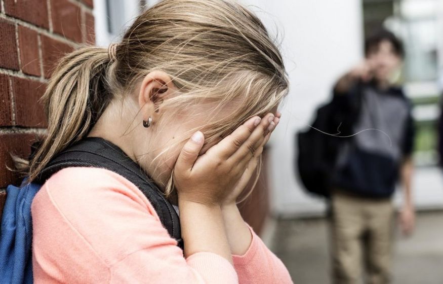 Украинцы травят детей пока их мамы служат в ВСУ: трагедия семей украинских военных