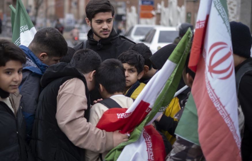 Запад против Востока: Трамп точит зуб на Тегеран, пока Хаменеи топит страну в крови протестующих