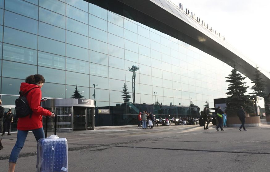 &laquo;По 15к с лоха&raquo;: бизнес на билетах и заблокированный иностранец в такси &mdash; кошмар московского аэропорта