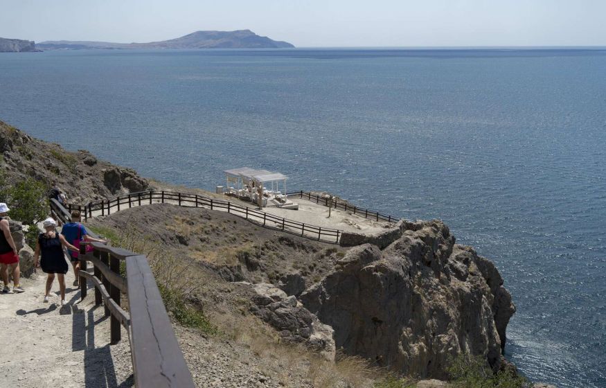 Пропаганда Киева разбилась о крымские дороги и аэропорты: сенатор рассказал о шоке беженцев