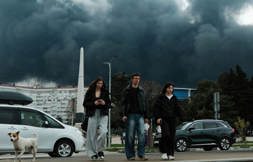 Пожар в Туапсе локализован? Но нефть остается на пляжах, ядовитый дым: дети дышат бензолом...