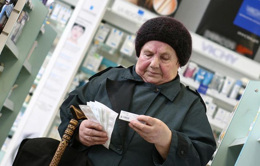 &laquo;Пенсии в основном уходят на продукты, лекарства, тарифы ЖКХ&raquo;: в Госдум призвали раздать пенсионерам деньги
