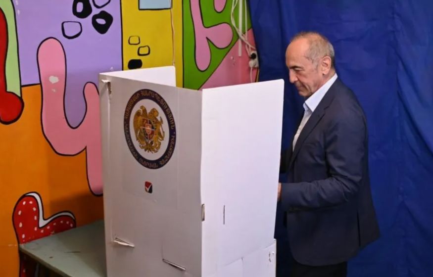 Пожелали стойкости перед лицом испытаний! Путин поздравил арестованного Кочаряна с днем рождения 