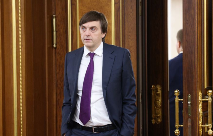 А теперь будет так...школьникам будут показывать 83 фильма об участниках СВО