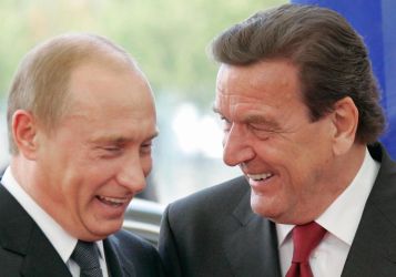 «Россия не является врагом в газовой войне»: Шредер заступился за Москву и «Северный поток-2»