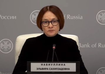 Набиуллина: Из-за запрета на операции в долларах и евро ЦБ не поддерживает рубль интервенциями