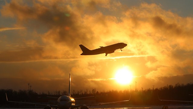 Самолет А380 готовится к экстренной посадке в московском аэропорту «Домодедово»