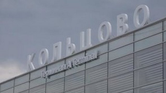 В аэропорту Екатеринбурга пассажирский Boeing выкатился за пределы ВПП