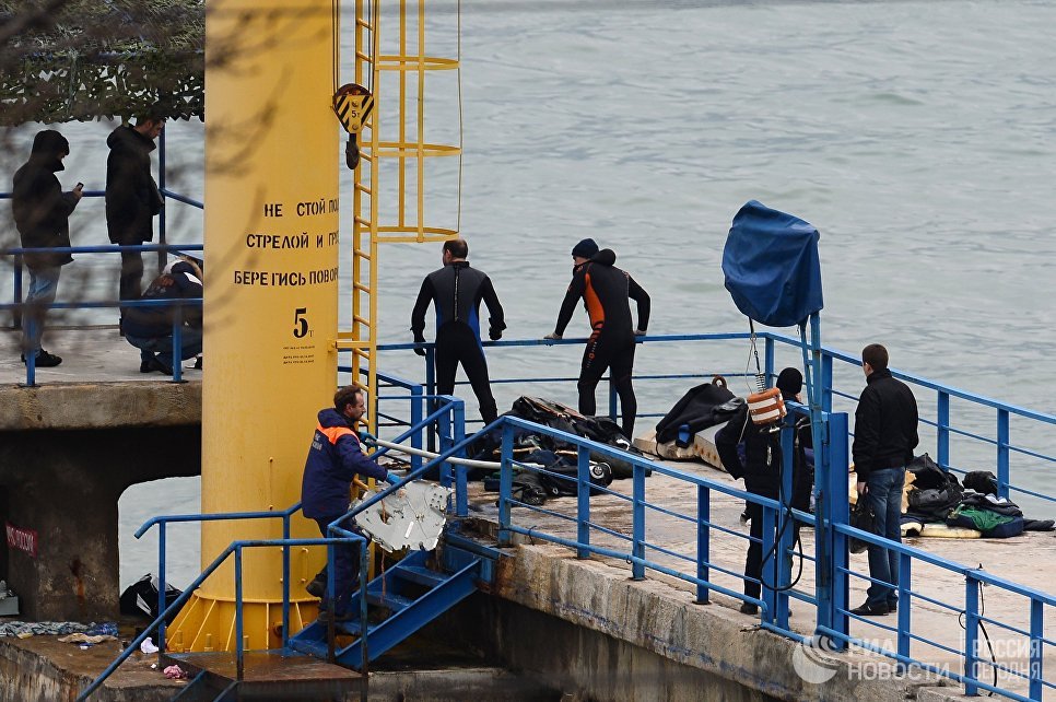 МЧС РФ нарастило группировку водолазов в районе крушения самолета Ту-154