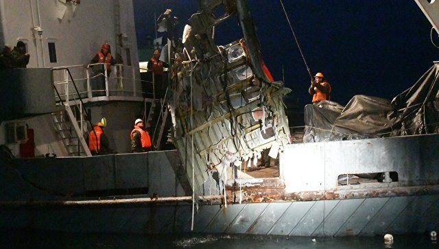 В Черном море нашли еще три фрагмента Ту-154, включая двигатель и стойку шасси