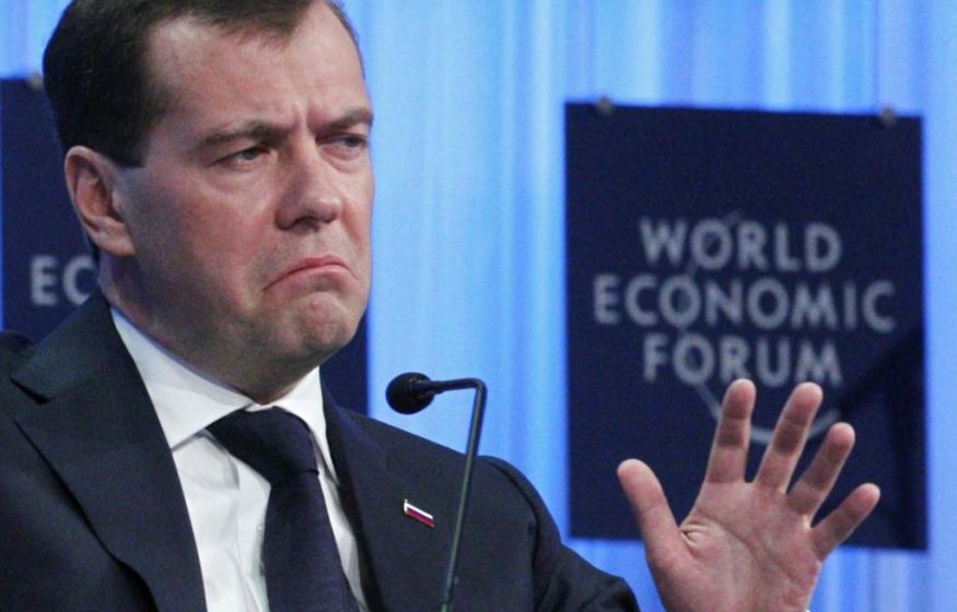 «Нам с вассалами дело иметь бессмысленно»: Медведев написал статью об Украине