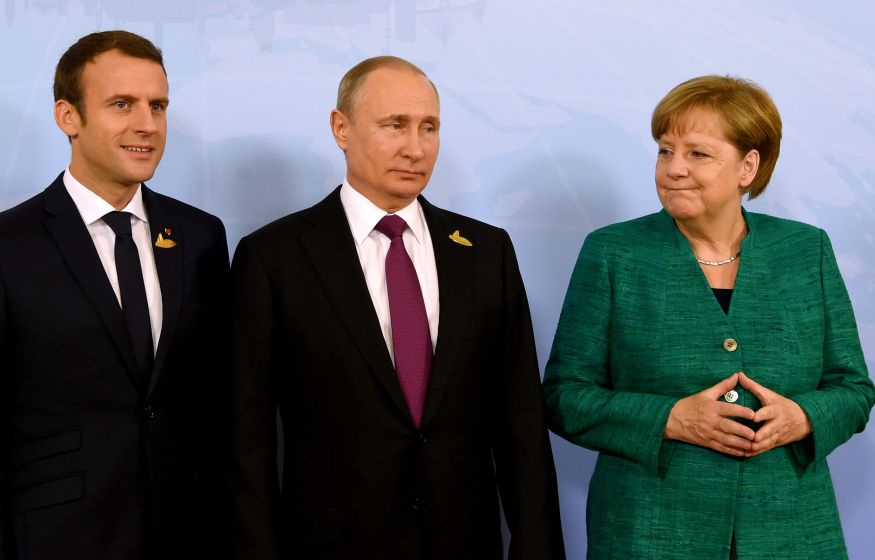 Путин, Меркель и Макрон провели телефонный разговор