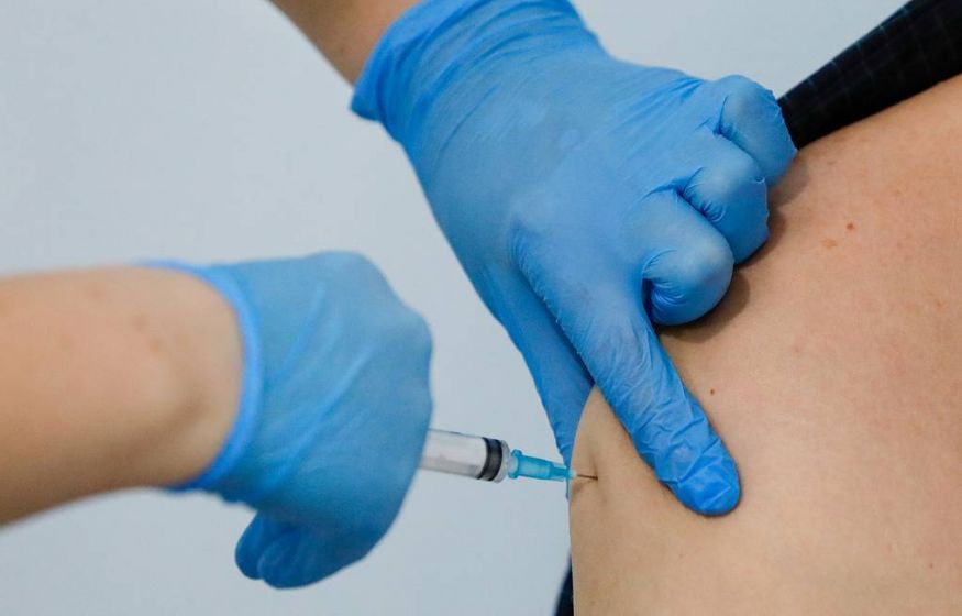 В Подмосковье объявили обязательную вакцинацию от COVID-19 для 80% работников сферы услуг