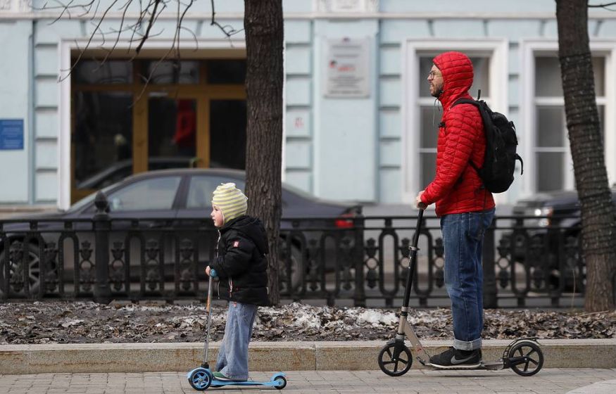 Правительство выделило еще 28,3 млрд рублей на поддержку семей с детьми