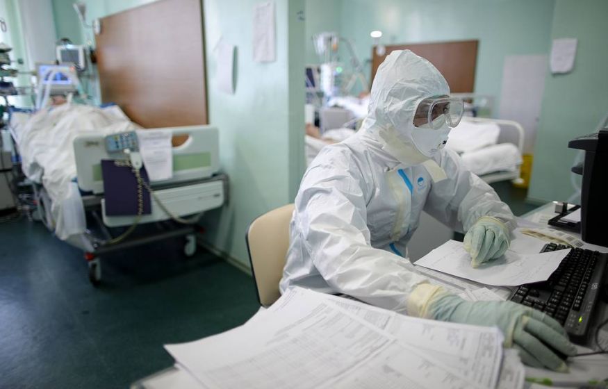 «До декабря»: вирусолог назвал сроки спада заболеваемости COVID-19 в России