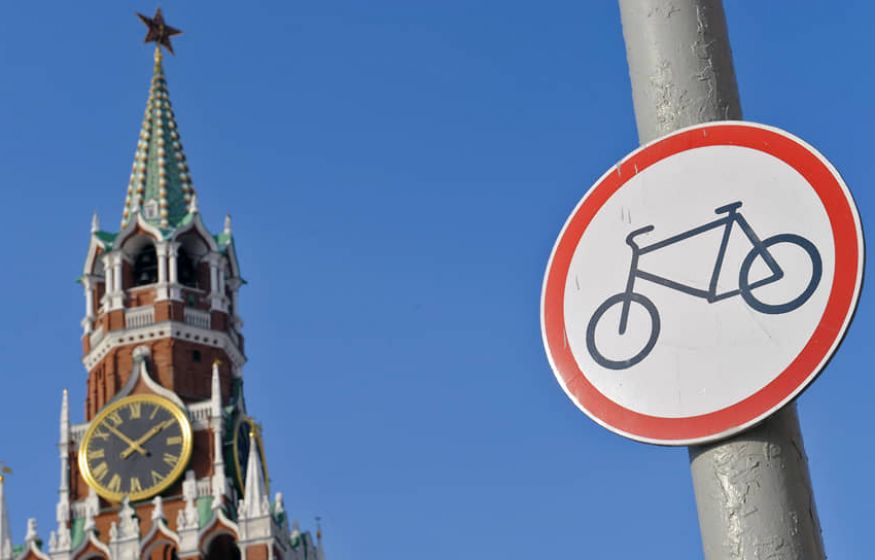 Охрана Путина предложила запретить кататься на Красной площади на самокатах, роликах и велосипедах