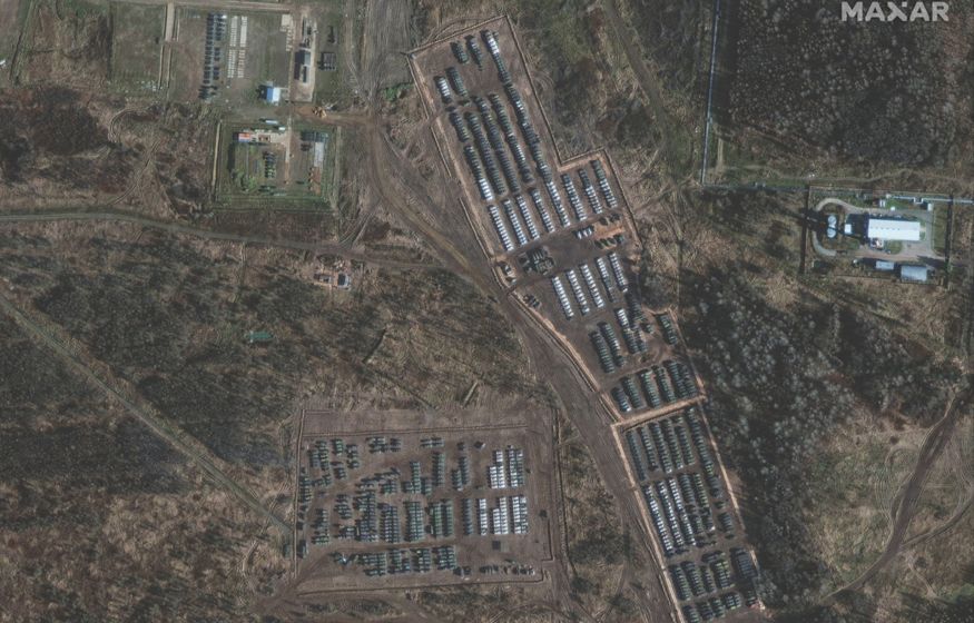 Politico опубликовало фото российских войск «на границе с Украиной». Они стоят за 300 км от нее