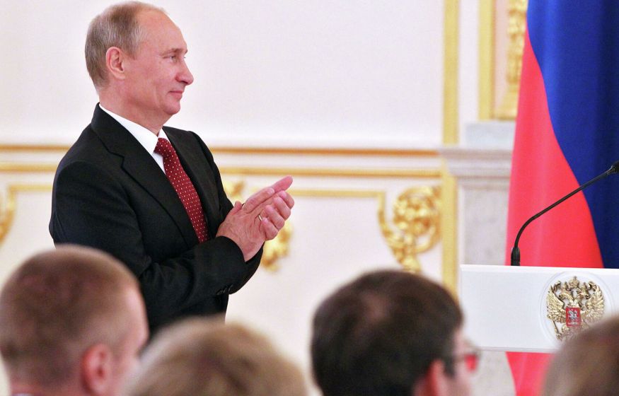 Путинские чиновники решили вдвое повысить себе выплаты за грамоты и награды