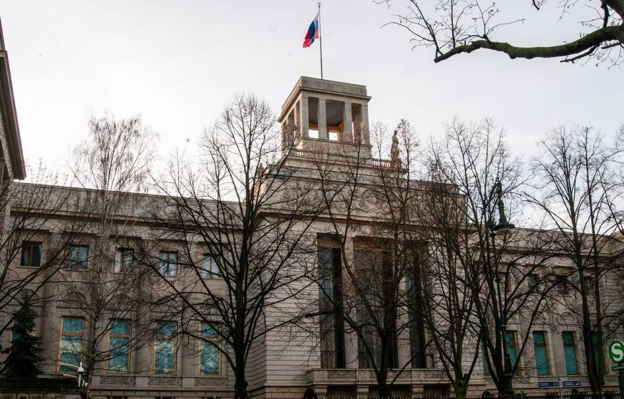 СМИ: российского дипломата нашли мертвым у посольства в Берлине