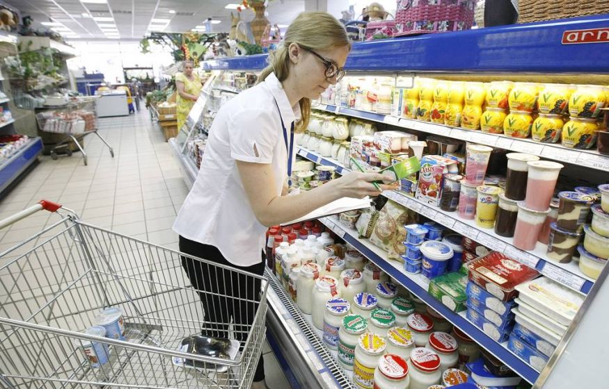 Бедным россиянам хотят раздавать продукты с истекающим сроком годности