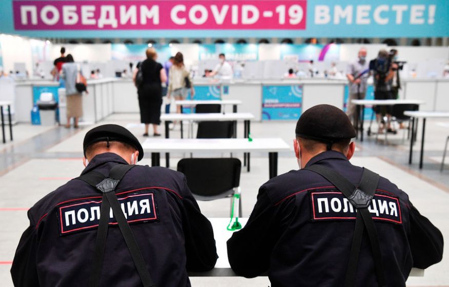 Чиновника мэрии Москвы поймали с поддельным сертификатом о вакцинации