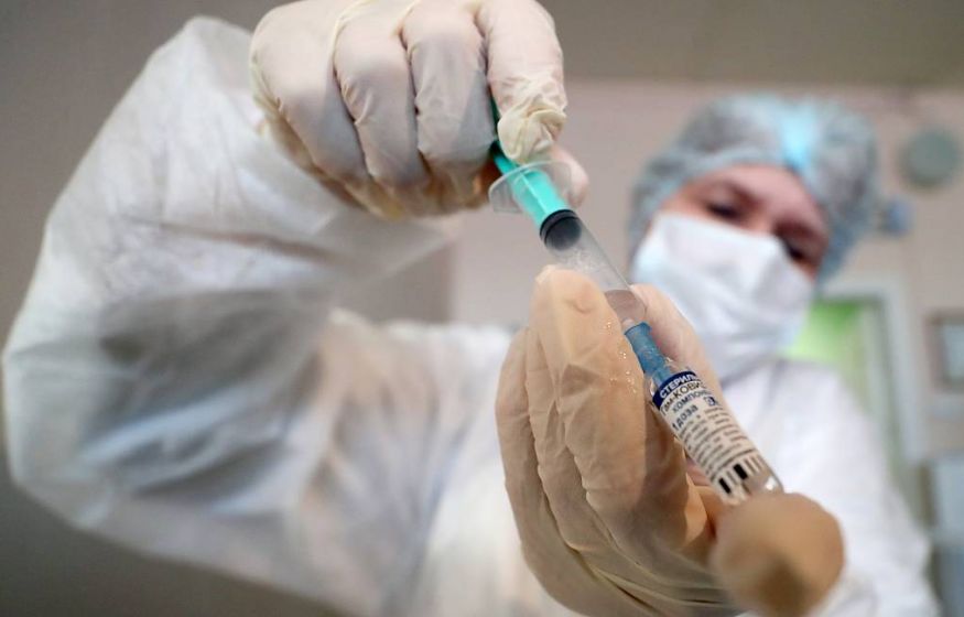 Вирусолог считает, что штамм коронавируса «омикрон» может стать «природной вакциной»