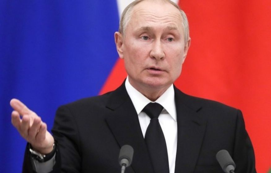 «Шлеп-шлеп-шлеп, и пошли»: Путин потребовал вакцинировать 80% россиян до апреля 2022 года