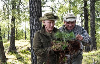 «Кто работать будет?»: Путин объяснил, почему не берет Мишустина в тайгу