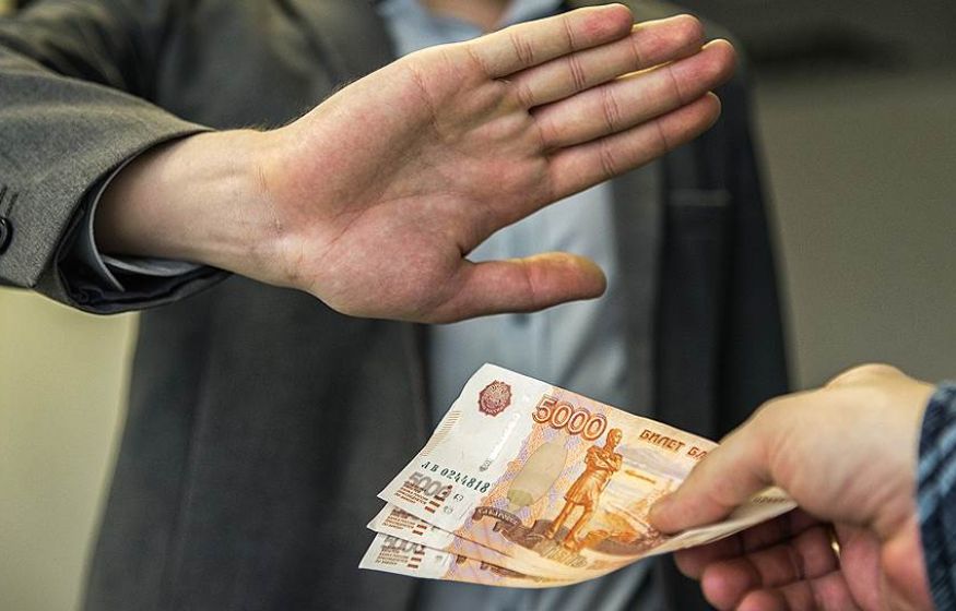 Чиновник отказался от взятки в 3 млн рублей и получил премию в 47 тысяч