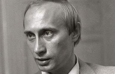 «Вы распинаете свободу»: Первым делом Путина в КГБ был обыск у авторов надписи про душу