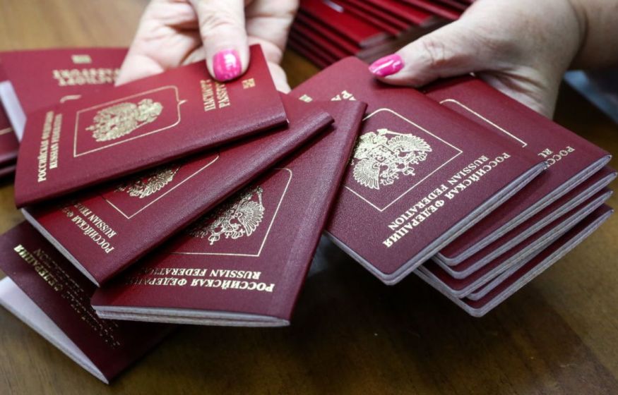 Россияне рискуют остаться без паспортов из-за санкций