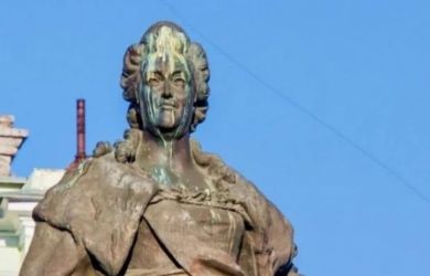 Одесский горсовет принял решение о демонтаже памятников Екатерине II и Суворову
