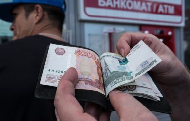 «Цены заметно выросли»: Путин поручил провести индексацию зарплат в январе 2023 года