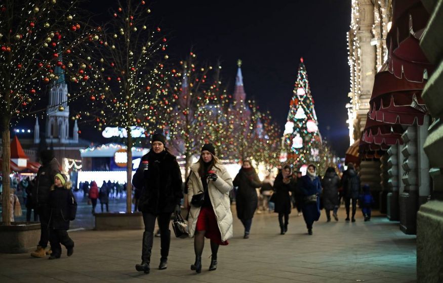 Каждый четвертый россиянин решил подарить на Новый год подержанную одежду 