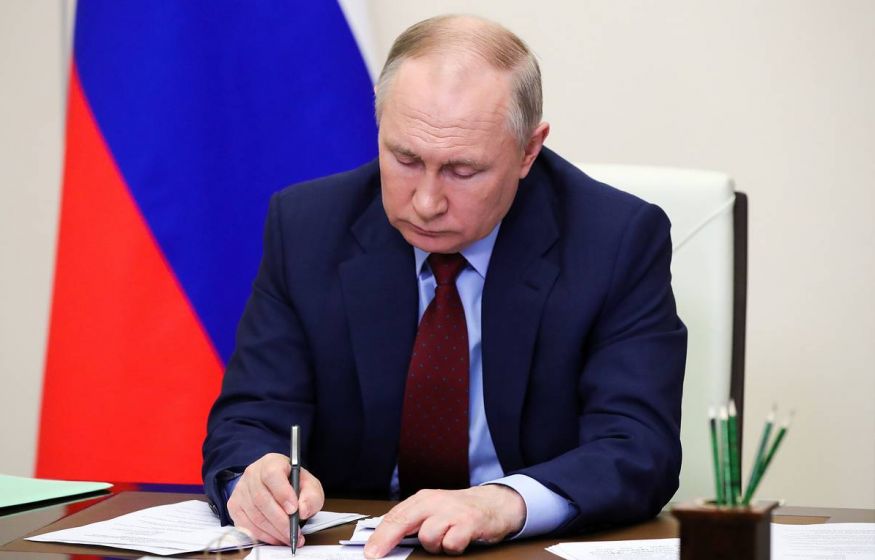 Путин продлил заморозку накопительной пенсии до 2026 года