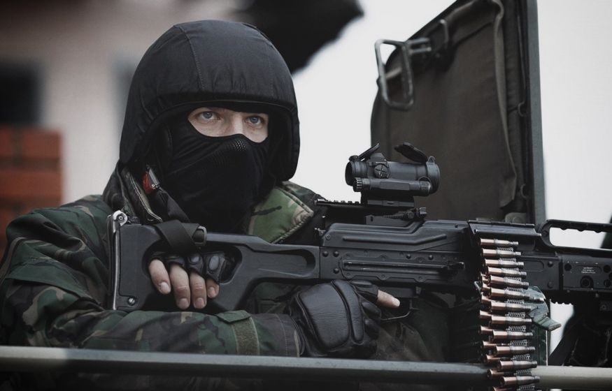 Дезертир с пулеметом открыл огонь по полицейским в Новошахтинске