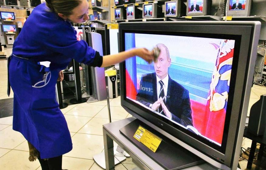 Россияне предпочли смотреть «геополитику» по ТВ вместо развлечений