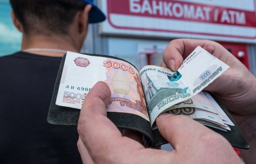 В Госдуме потребовали увеличить МРОТ до 50 тыс. рублей