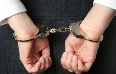 МВД пообещало не надевать наручники на женщин, детей и бизнесменов