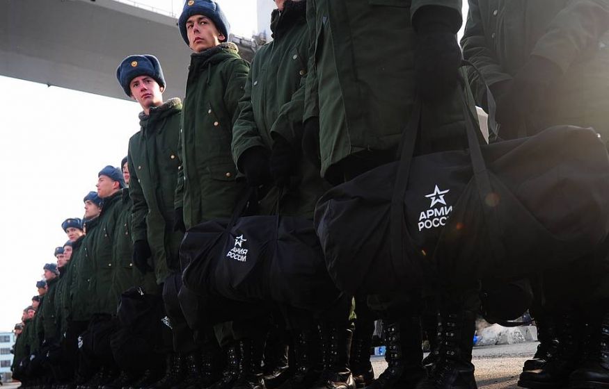 «Совершенно бессмысленная ситуация»: В России снова заговорили об увеличении срока службы в армии