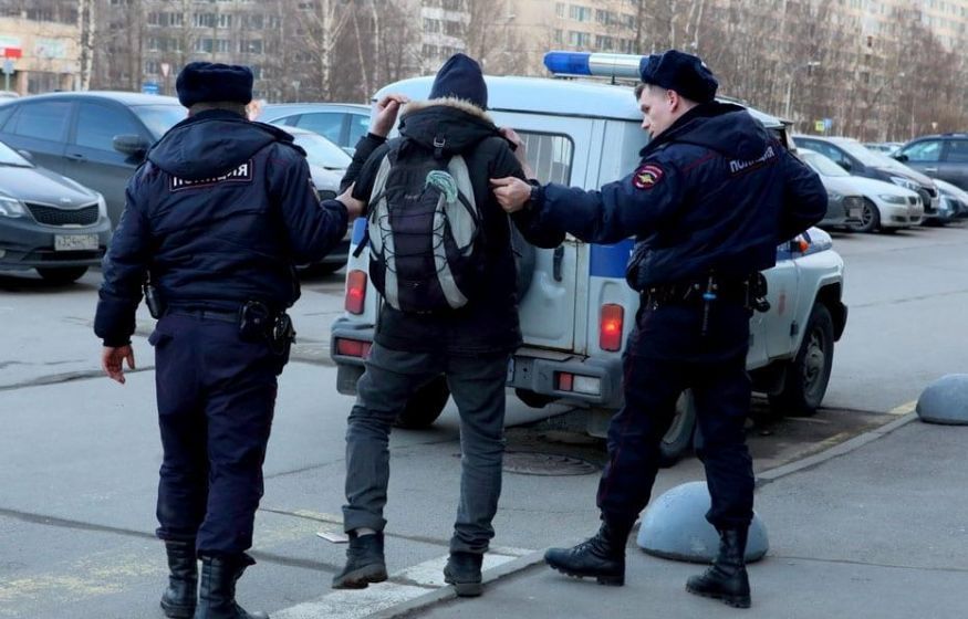 «Молодых людей ловит полиция»: В России снова начались облавы на призывников в рамках мобилизации