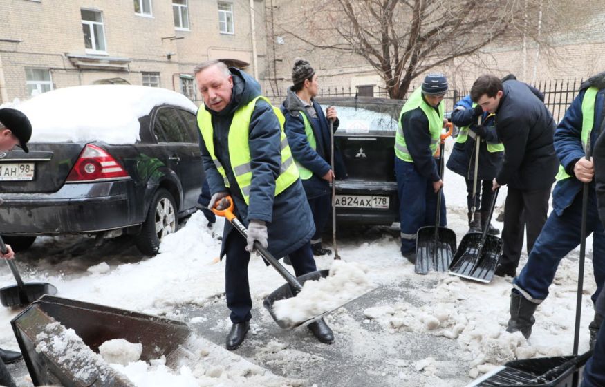 В Петербурге не оказалось денег на уборку города из-за расходов на Мариуполь