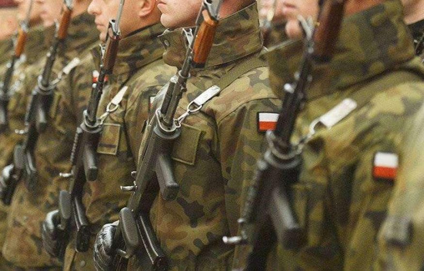В Польше начали набирать в армию несовершеннолетних и пожилых граждан
