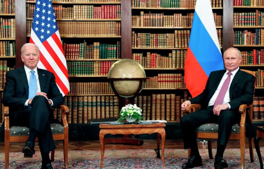 «Далеко зашли во взаимной недружественности»: Кремль заявил, что России и США не до новогодних поздравлений