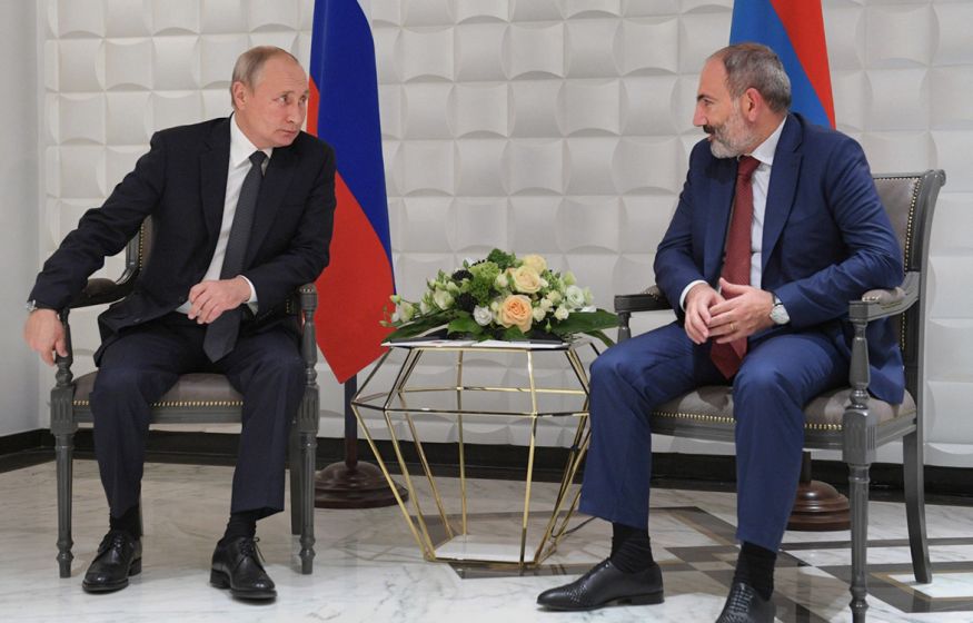 Пашинян рассказал Путину о потере российскими миротворцами контроля над Лачинским коридором 
